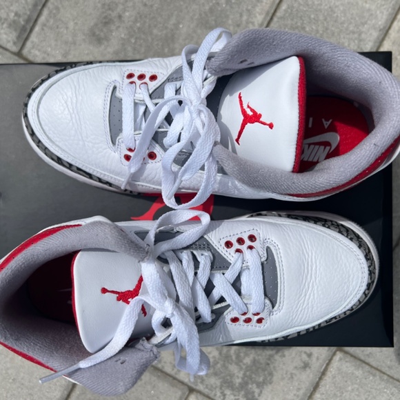 Youth Air Jordan 3 Retro (GS) “Fire Red” Colorway - Picture 4 of 8